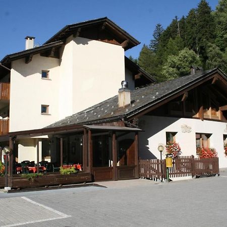 Elga Residence - Relax In Alta Valtellina - Bormio Valdisotto Bagian luar foto